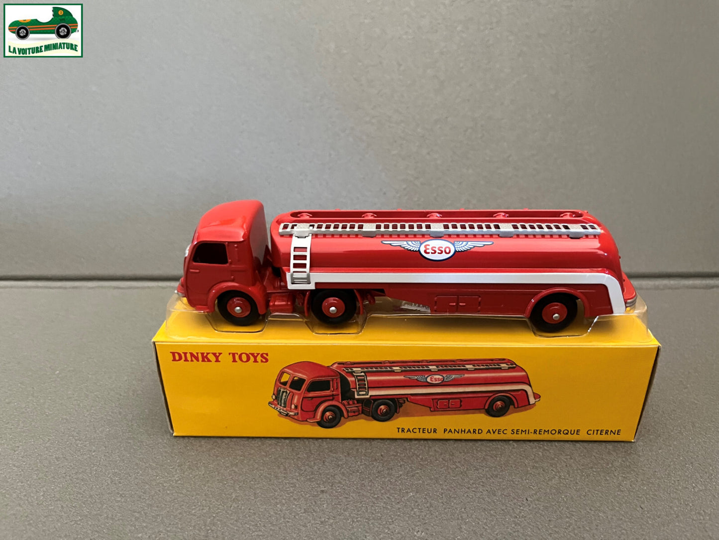 Voiture miniature Tracteur Semi Remorque Panhard ESSO 32 C Dinky Toys Atlas