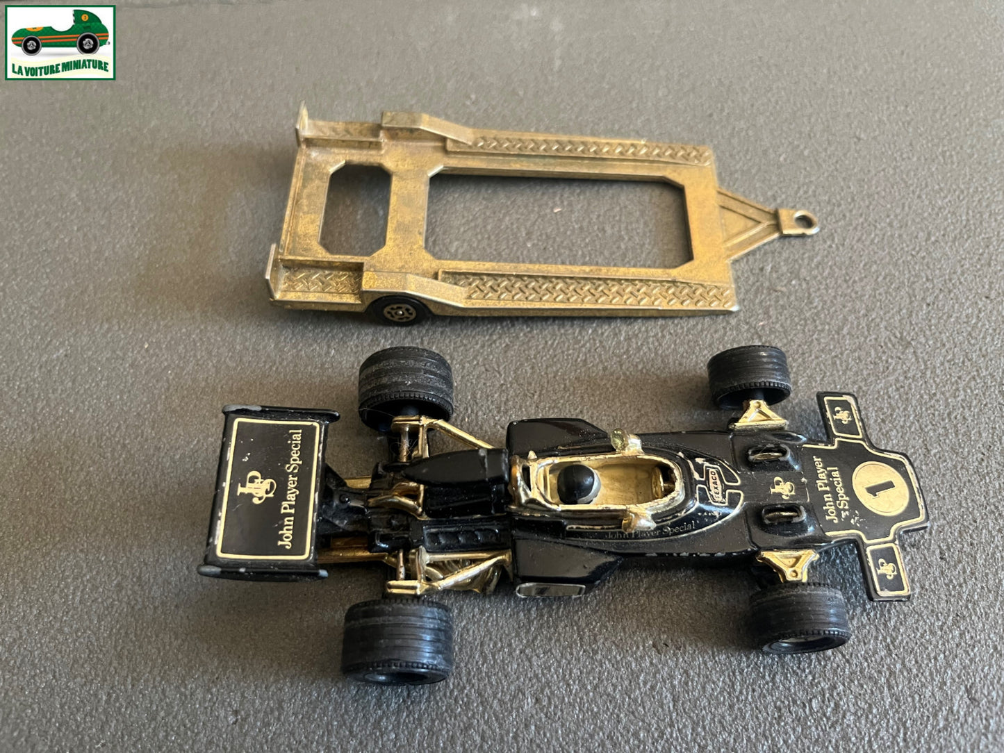Ancienne Miniature Voiture F1 John Player + Remorque Corgi WhizzWheels au 1/36