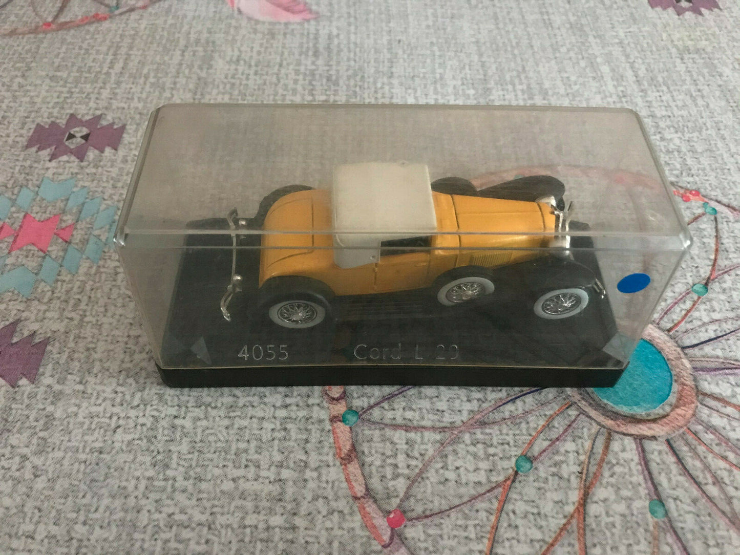 Voiture miniature Cord L29 Jaune Solido au 1/43