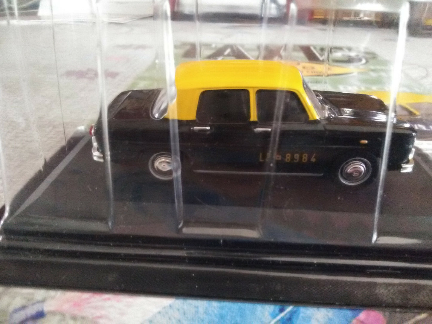 Voiture Miniature Renault 8 Santiago du Chili 1965 Taxi du Monde au 1/43