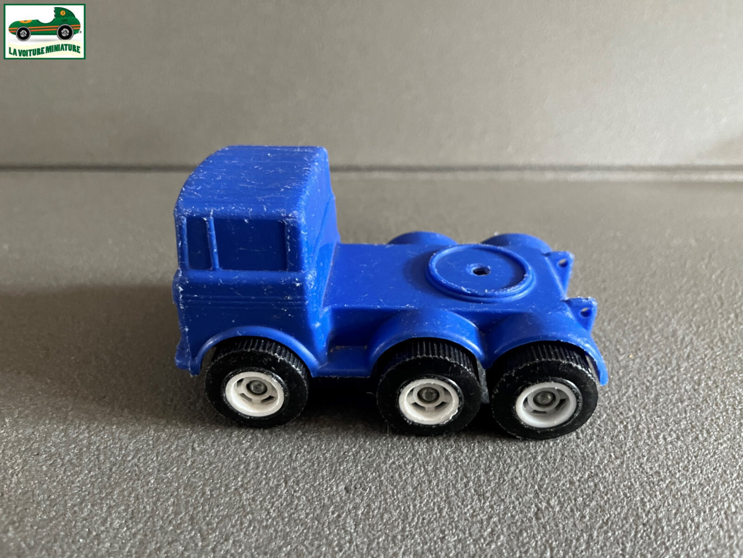 Voiture Miniature Ancien Camion Mercedes Plastique Gomme Made in France au 1/43