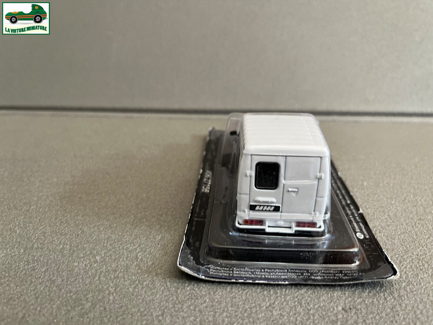Voiture Miniature IZH 27156 Pays de L'est URSS Russie au 1/43