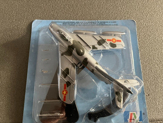Avion miniature Militaire Mig-17 Fabbri Italeri 1/100