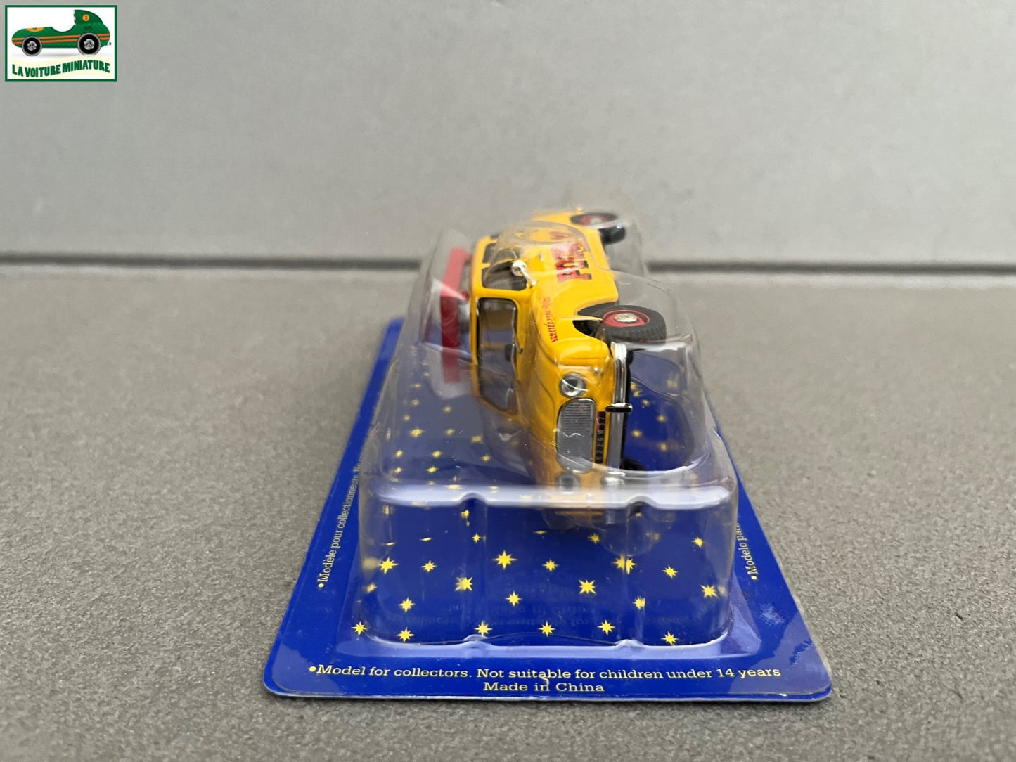 Voiture Miniature Renault 4L Cirque Pinder Altaya 1/43