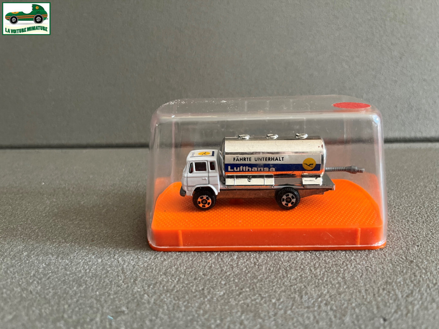 Voiture miniature Camion Mercedes Aeroport Guiloy Spain Echelle Type Majorette