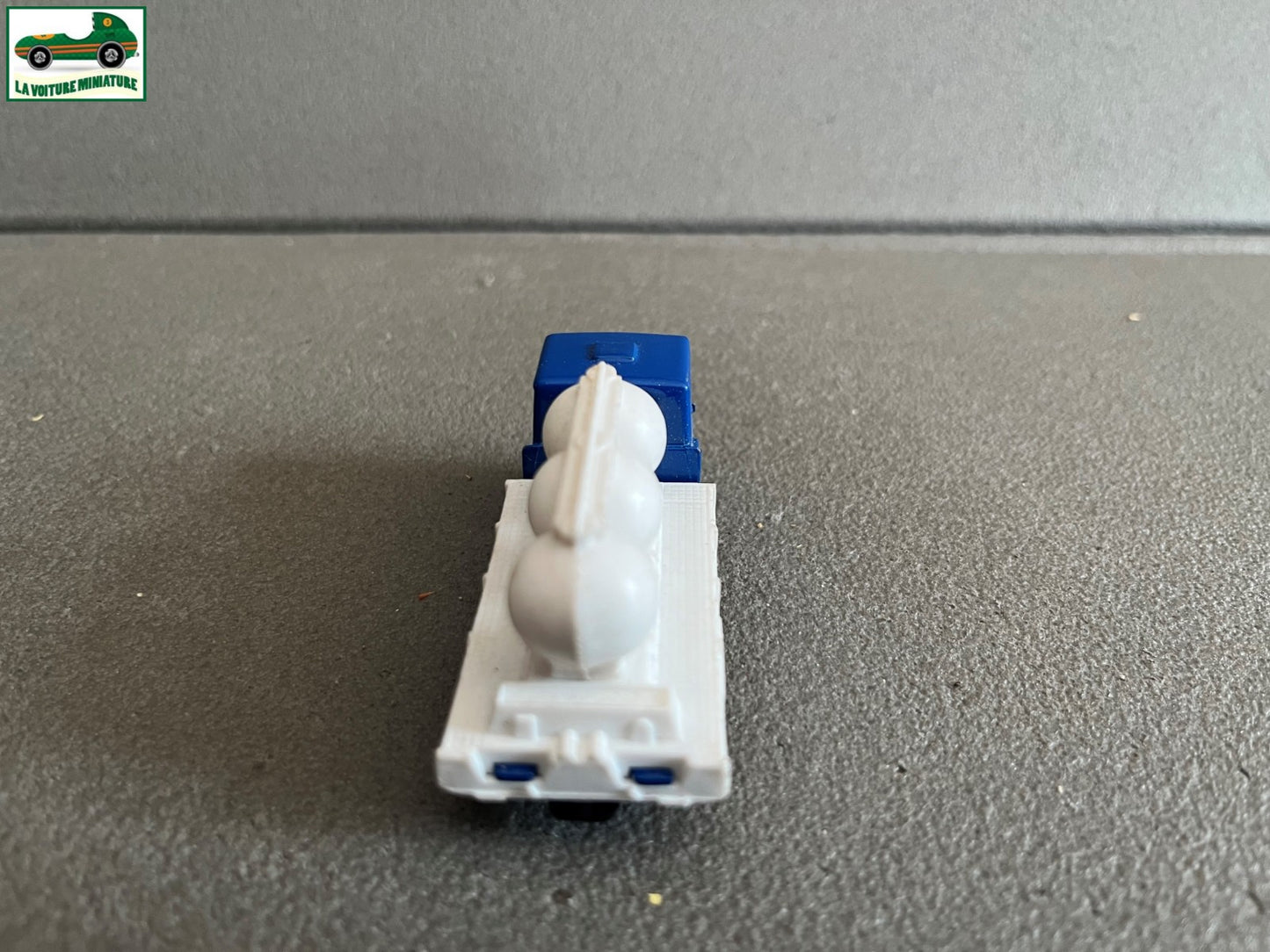 Ancienne Voiture Miniature Camion Volvo F-89 Produits Chimique Norev Mini Jet