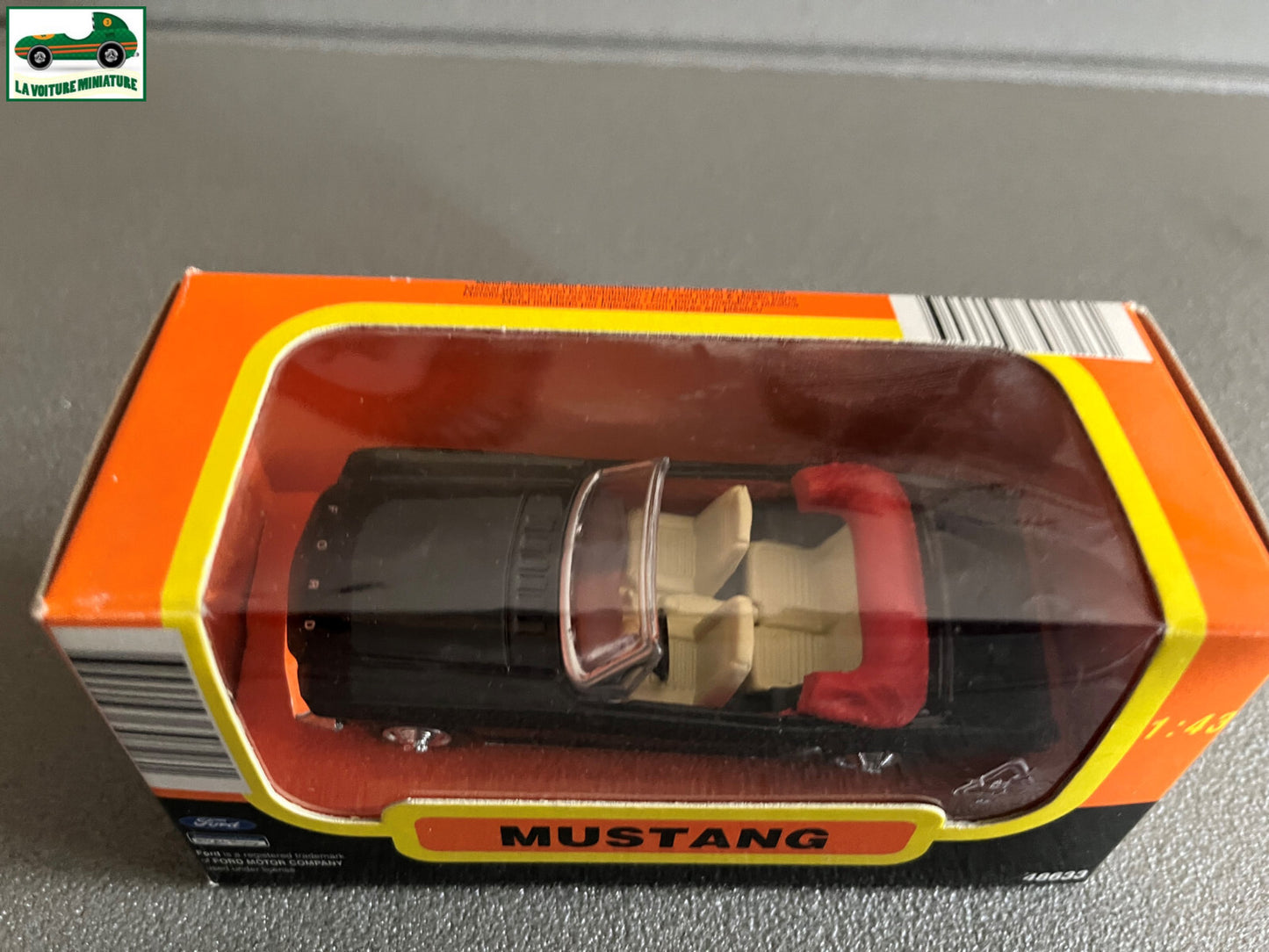 Voiture miniature Ford Mustang Convertible 1964 au 1/43