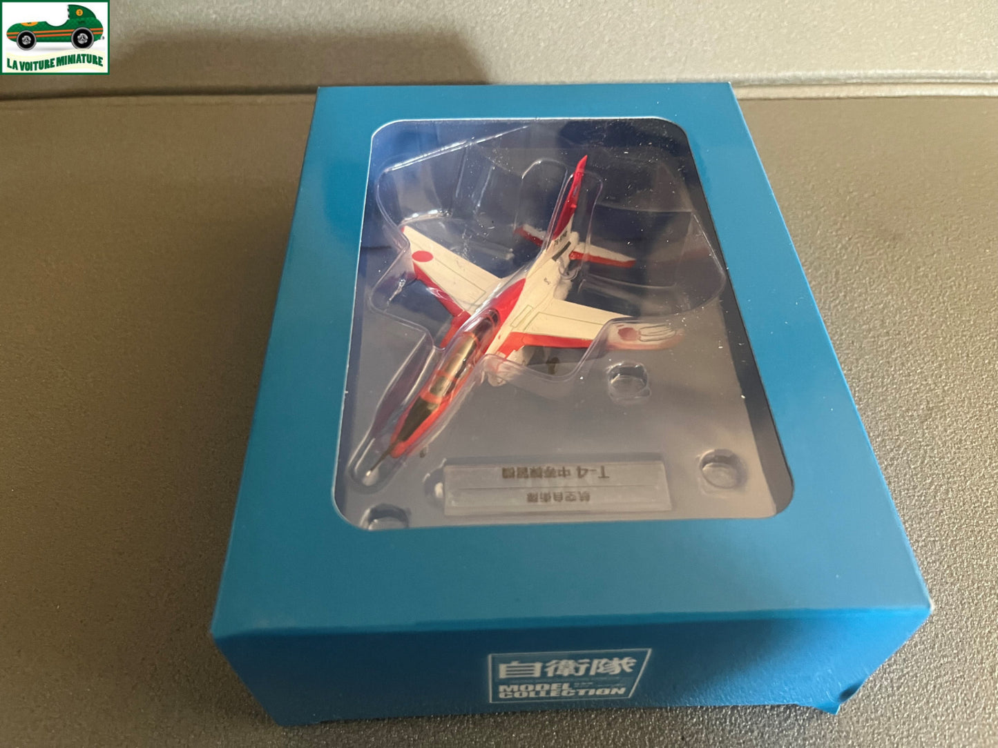 Avion miniature Militaire Kawasaki JASDF T-4 Japon au 1/100