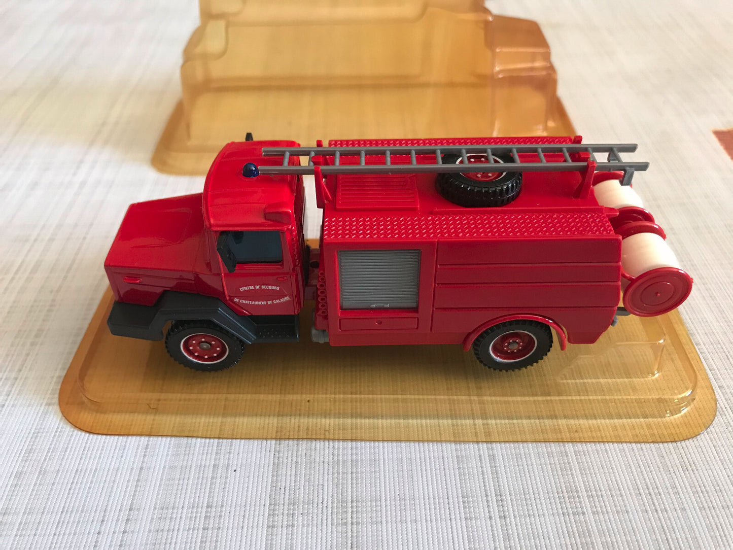 Voiture Miniature Pompiers Camion Iveco Solido au 1/50