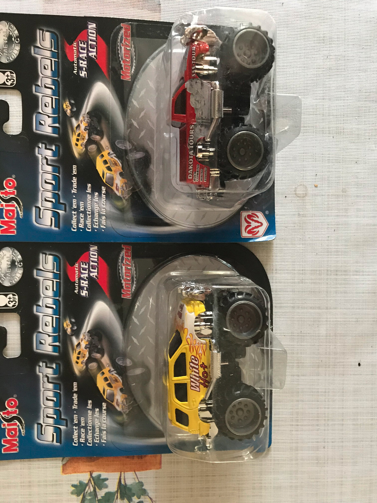 Voiture Miniature Lot de 2 Maisto Monster 4x4 Sport Rebels White Hot Dakota