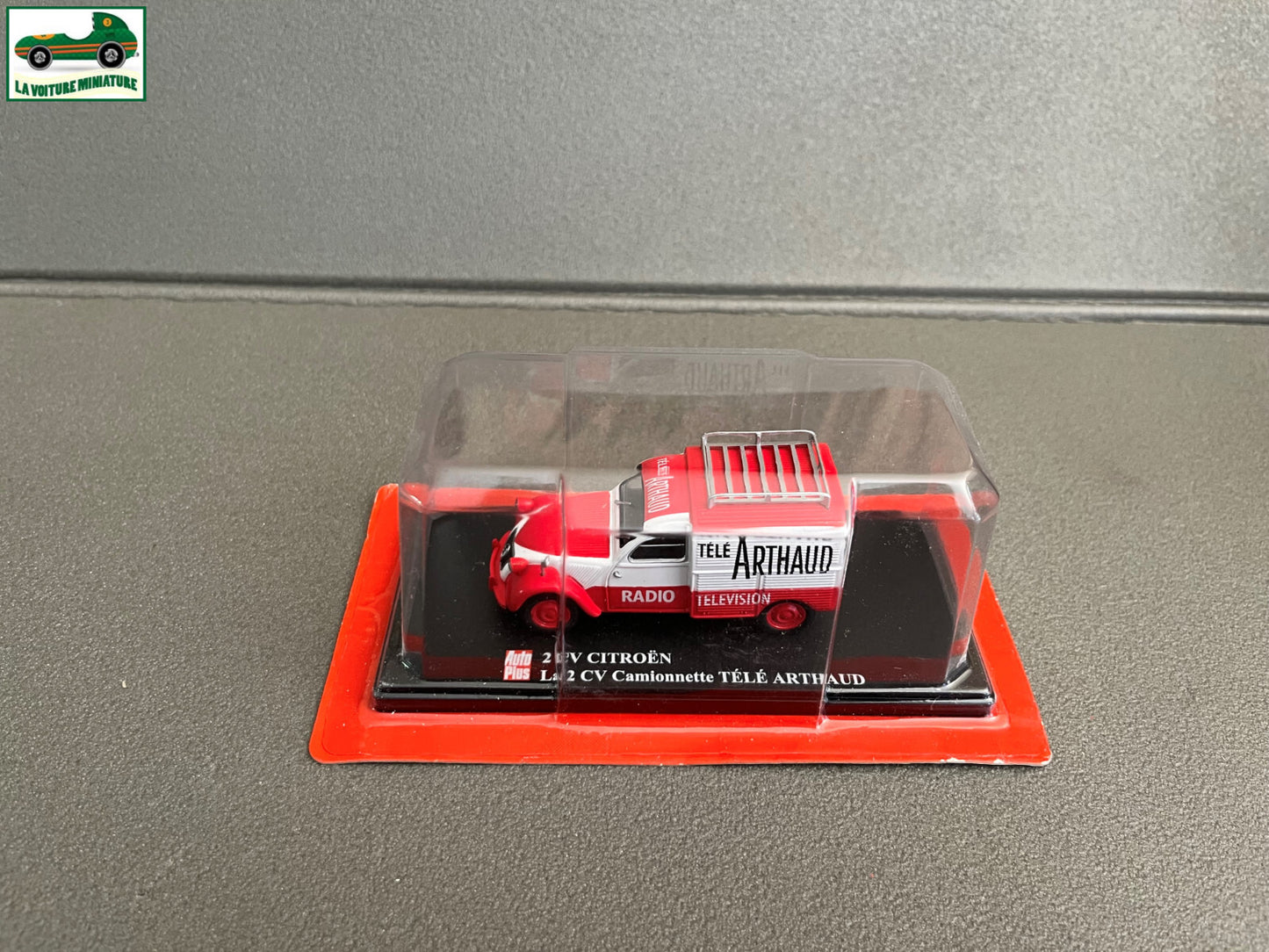 Voiture miniature Citroen 2cv 2 cv Télé Arthaud Auto Plus Hachette 1/43