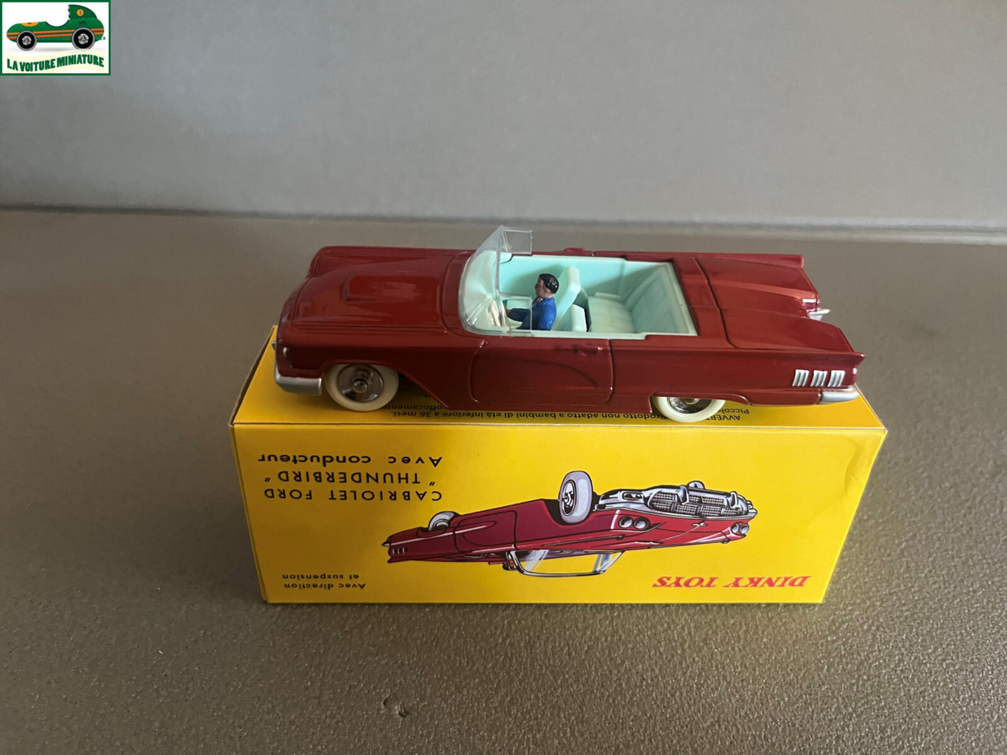 Voiture miniature Ford Thunderbird Deagostini Dinky Toys Atlas au 1/43