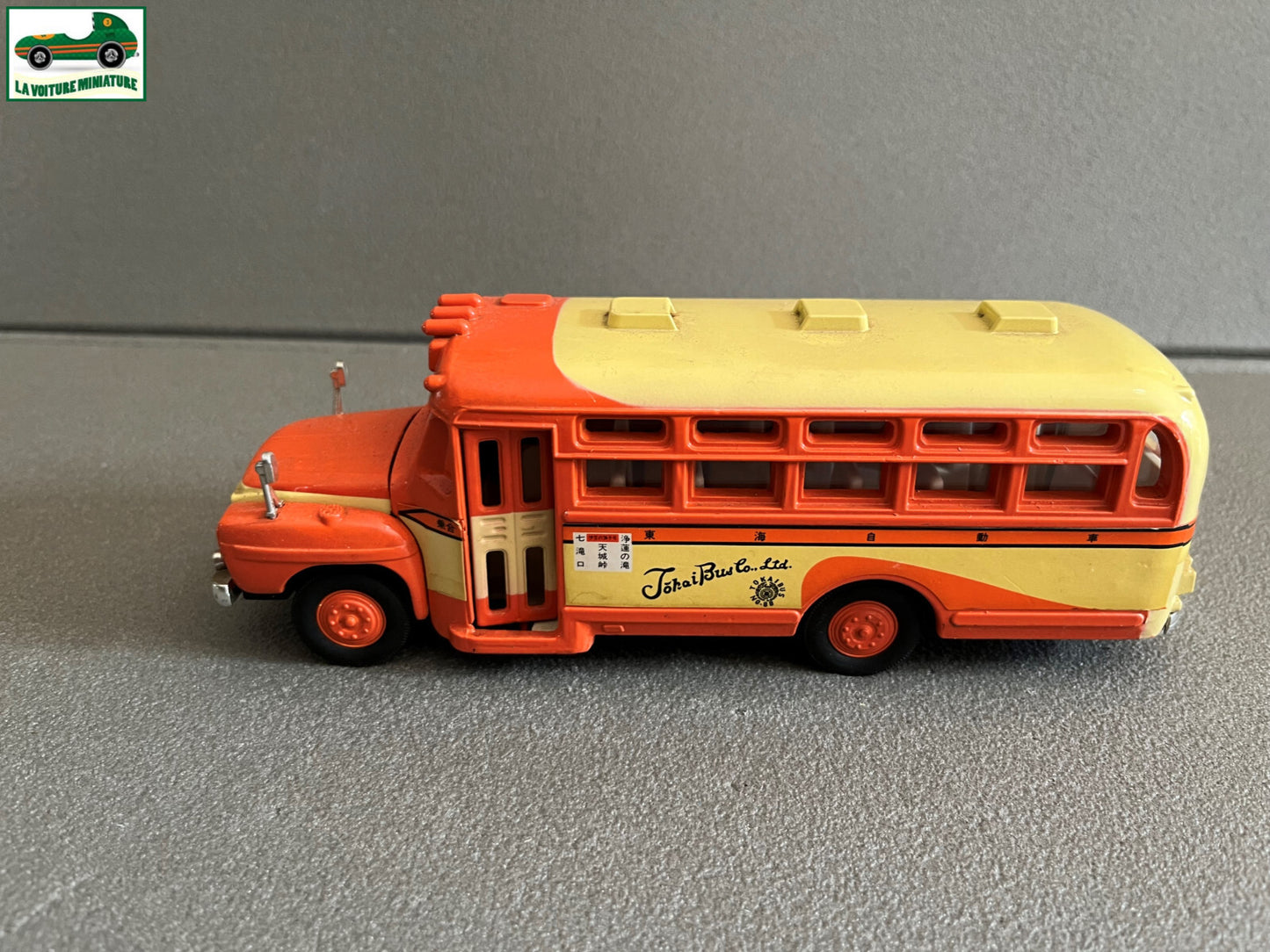 Ancienne Voiture Miniature Autobus Isuzu Bonnet Bus Tomica Dandy Japan 1/43