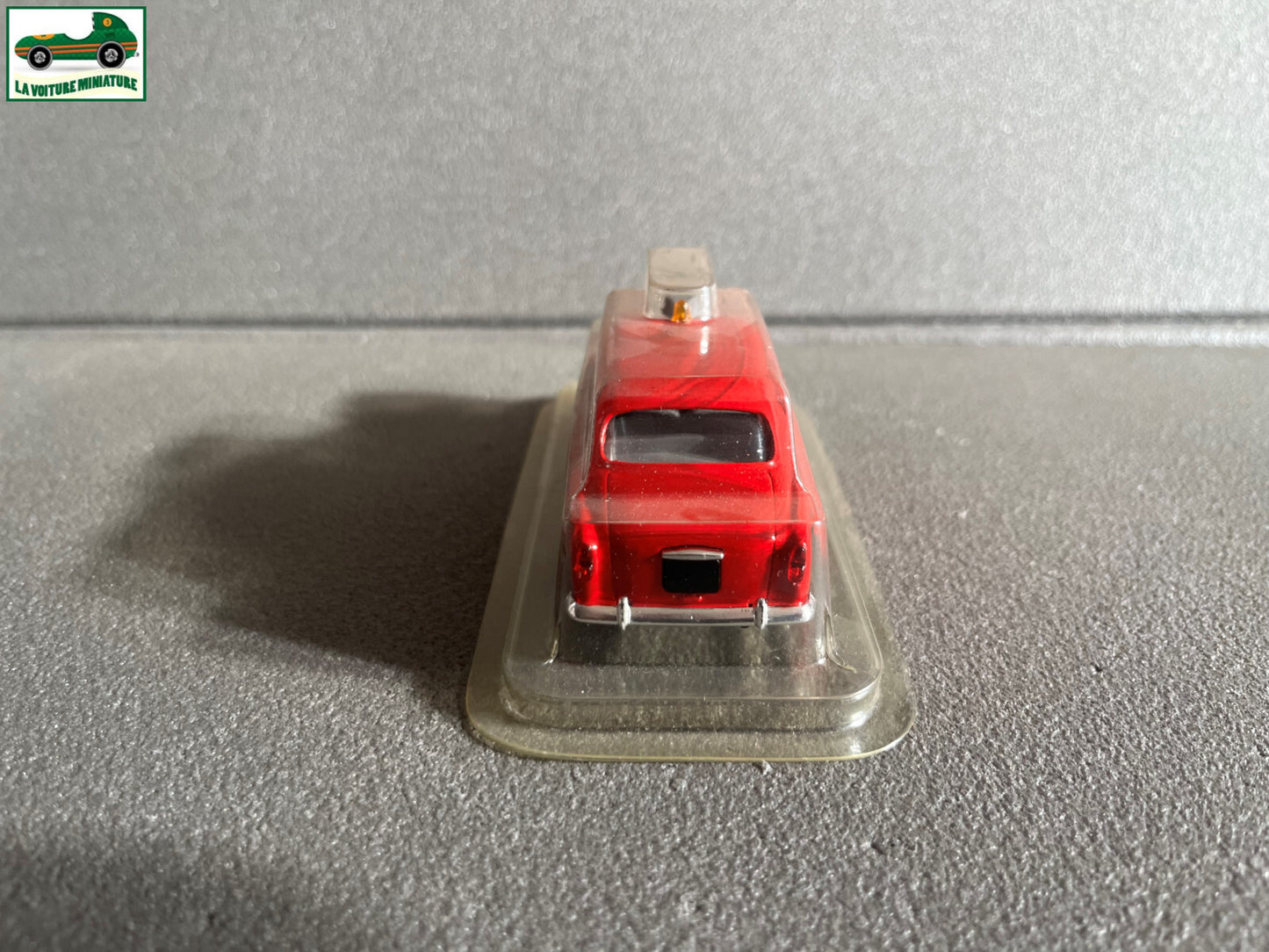 Voiture Miniature Peugeot 403 Pompiers Solido Hachette 1/43