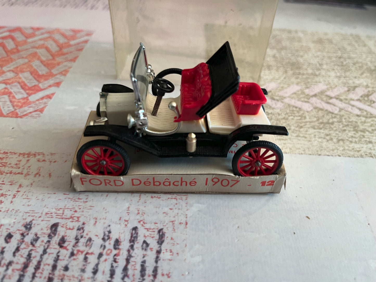 Voiture miniature Plastique Ford Débâché 1907 Minialuxe 1/43