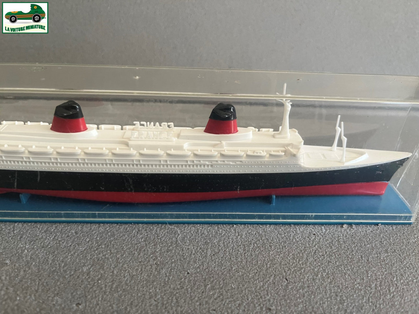 Ancien Bateau Miniature Paquebot N°870 SuperToys France Dinky Toys Meccano 1/200