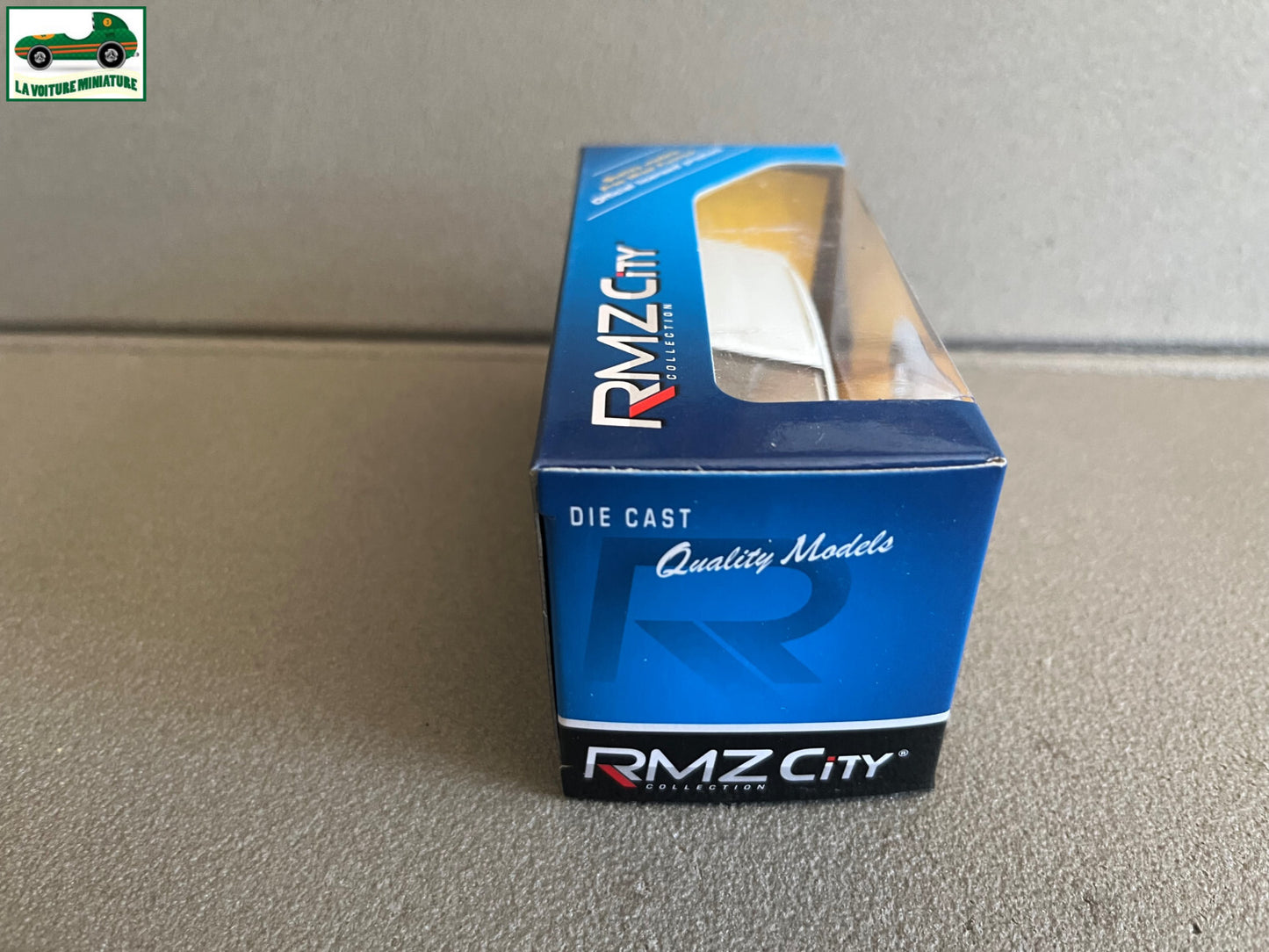 Voiture miniature Porsche Cayenne Turbo RMZ City 1/43