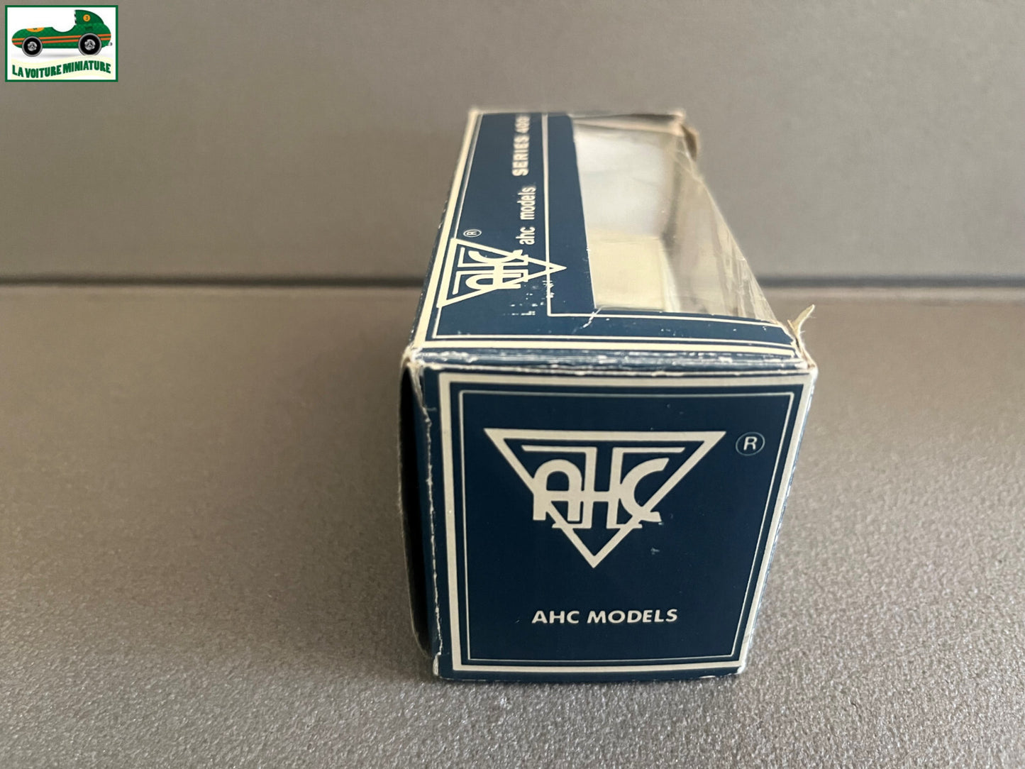 Voiture miniature Volvo 460 Pilen AHC Models au 1/43