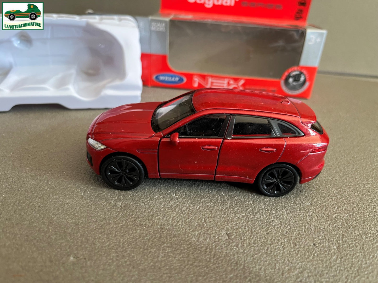 Voiture miniature Jaguar F Pace Welly 1/34 - 1/36 - 1/39