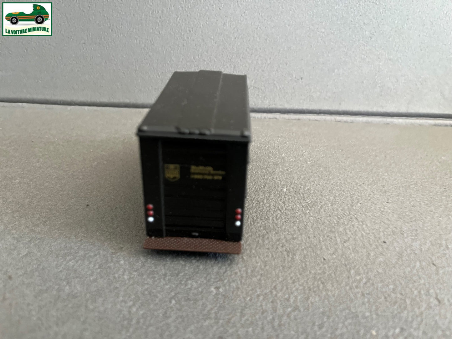 Ancienne Voiture Miniature Camion Livraison Colis UPS 1/40