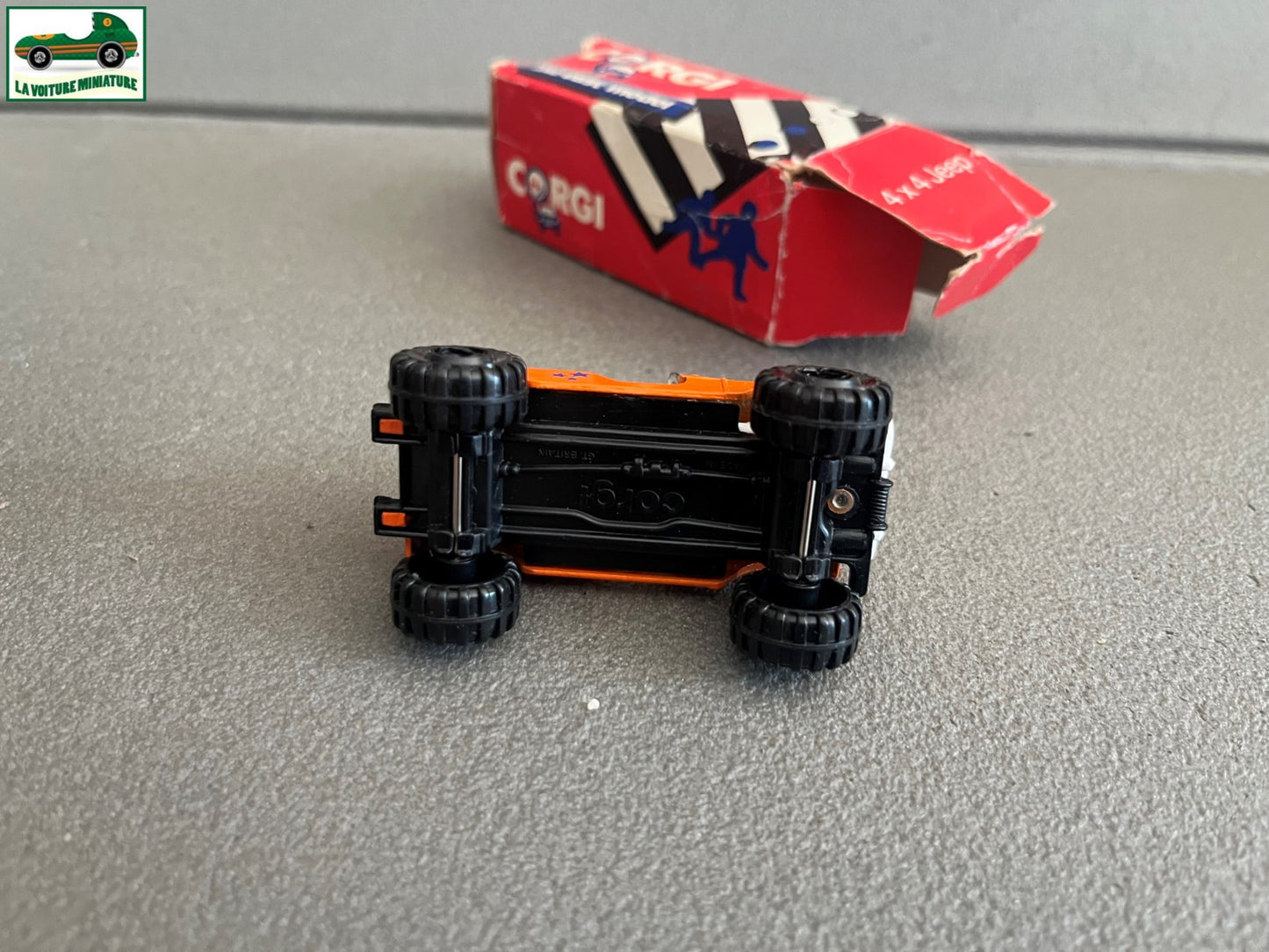 Ancienne Voiture Miniature Corgi 4x4 jeep Made GT Britain Echelle Majorette