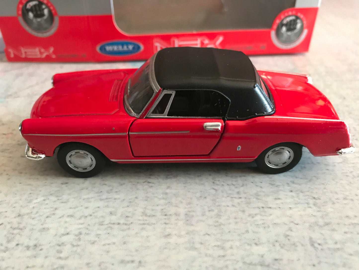 Voiture miniature Peugeot 404 Cabriolet Cabrio Welly 1/34 - 1/36 - 1/39