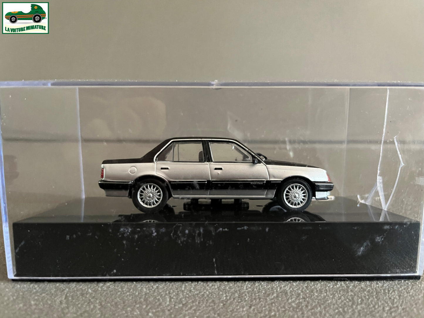Voiture miniature Américaine Chevrolet Monza Classic 1986 au 1/43