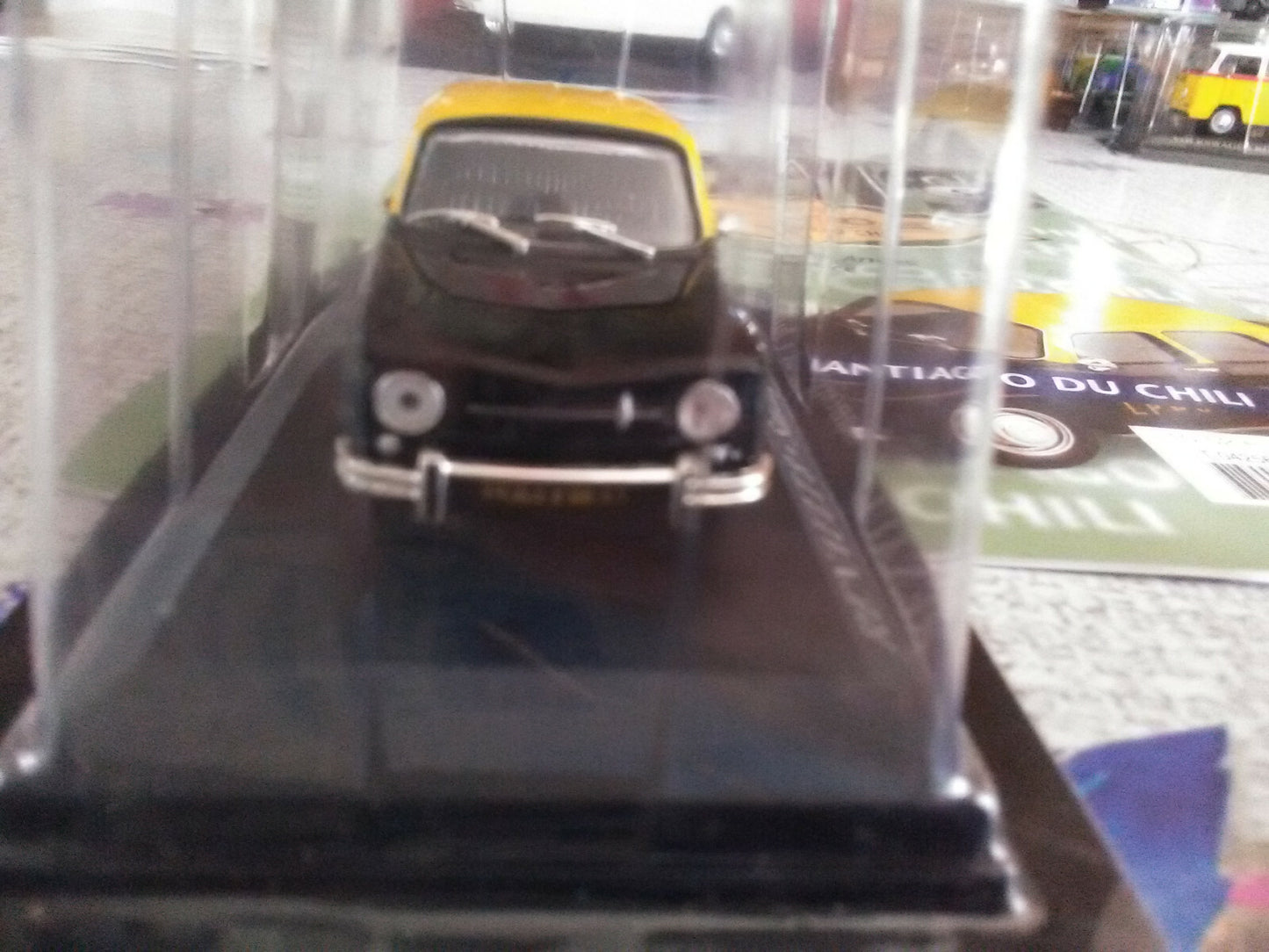 Voiture Miniature Renault 8 Santiago du Chili 1965 Taxi du Monde au 1/43