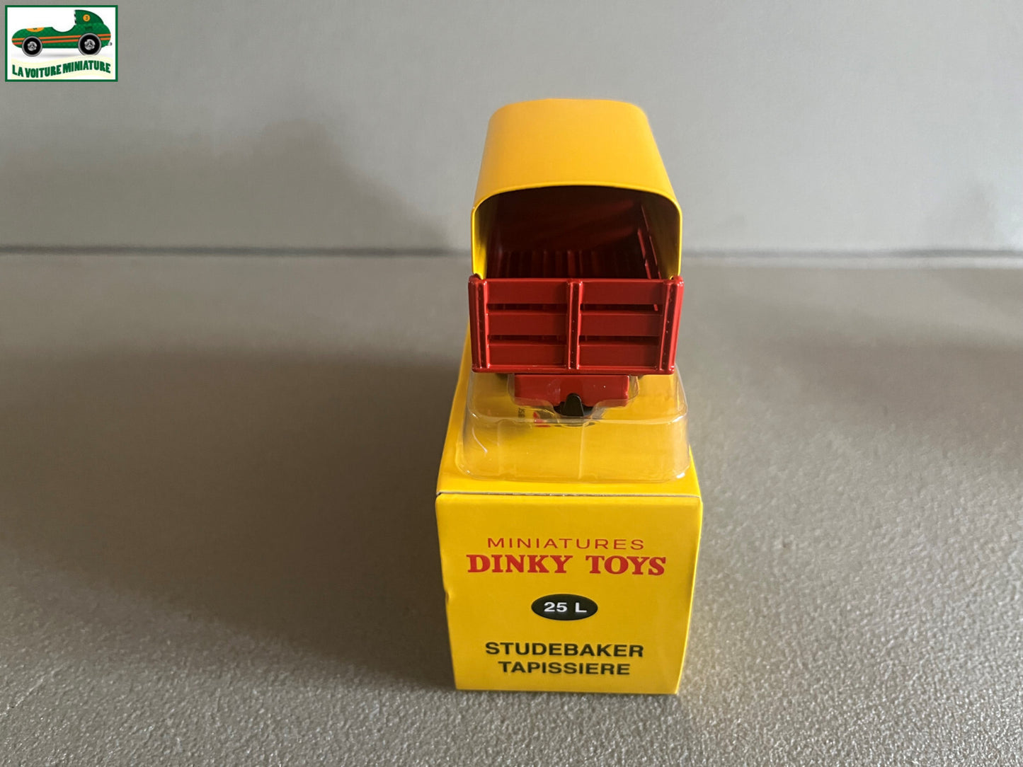 Voiture miniature Camion Studebaker Tapissiere 25L Dinky Toys Atlas
