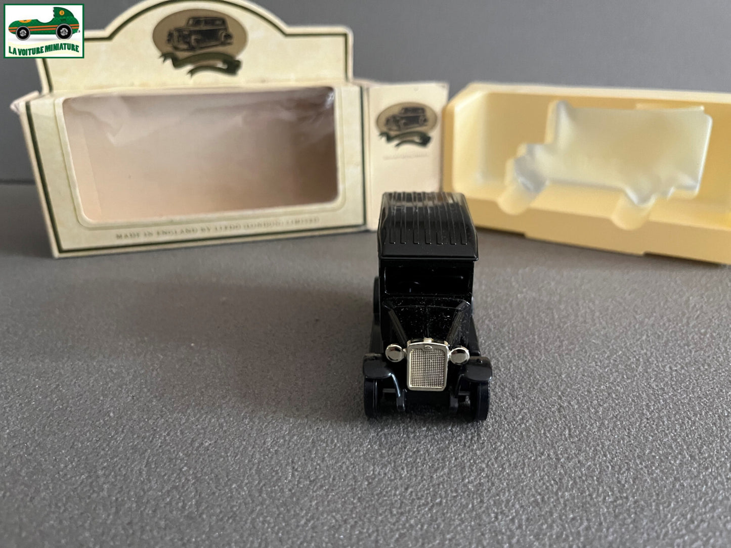 Voiture Miniature anglaise Tacot Ford Liquorice Bassetts Allsorts LLedo