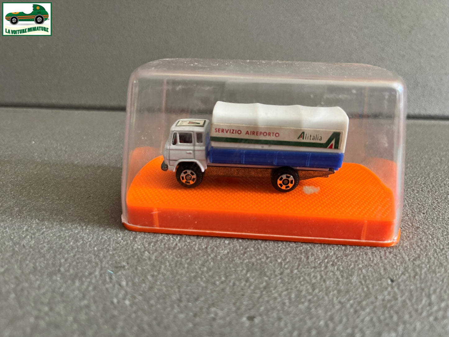Voiture miniature Camion Mercedes Aeroport Guiloy Spain Echelle 1/124 Majorette