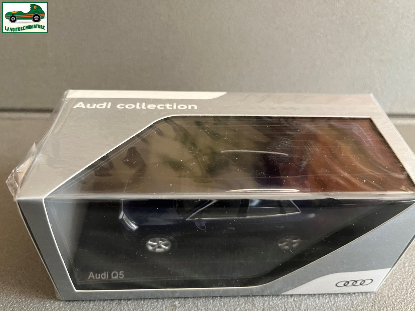 Voiture Miniature Audi Q5 Navarra Blue Concession au 1/43