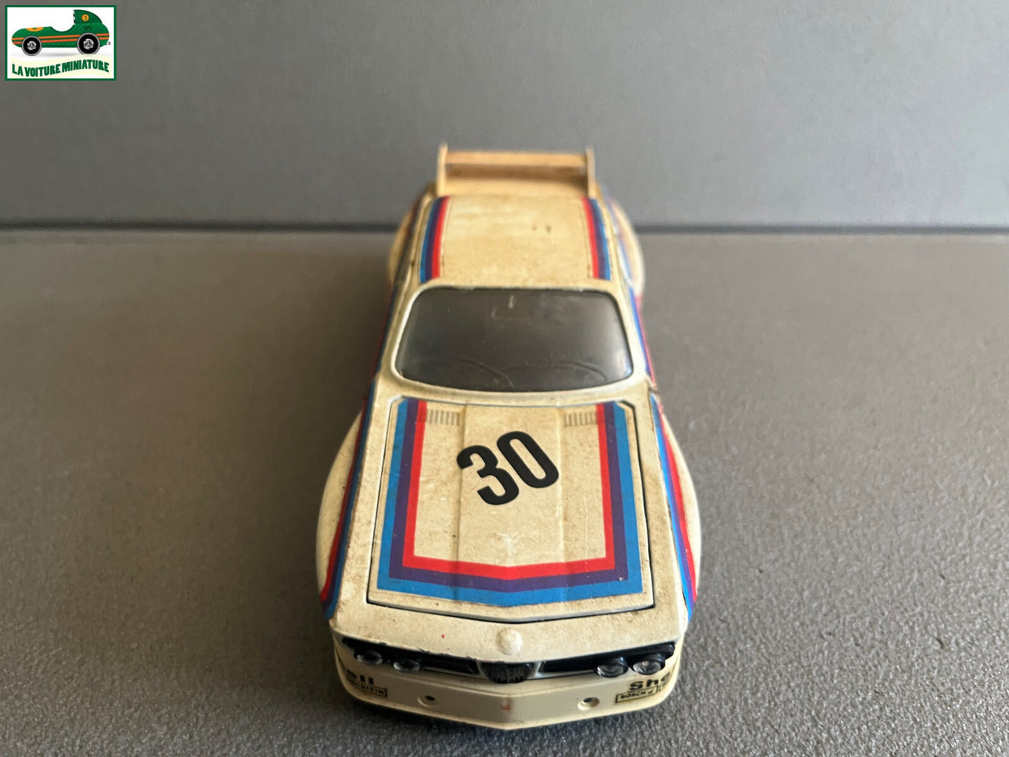 Ancienne Voiture Miniature BMW 3.0 CS Burago au 1/24 Epave