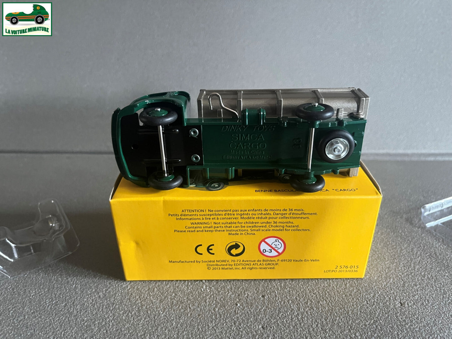 Voiture miniature Camion Benne Basculante Simca Cargo 33B Dinky Toys Atlas