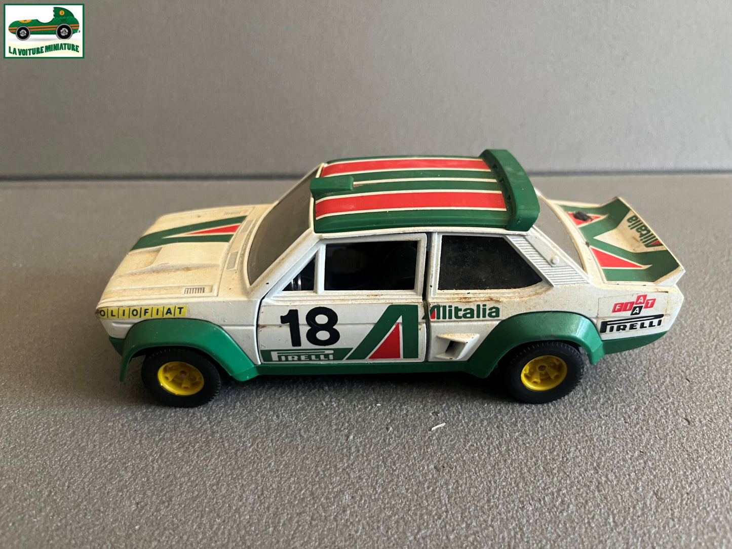 Ancienne Voiture Miniature Fiat 131 Abarth Rally au 1/24 Epave