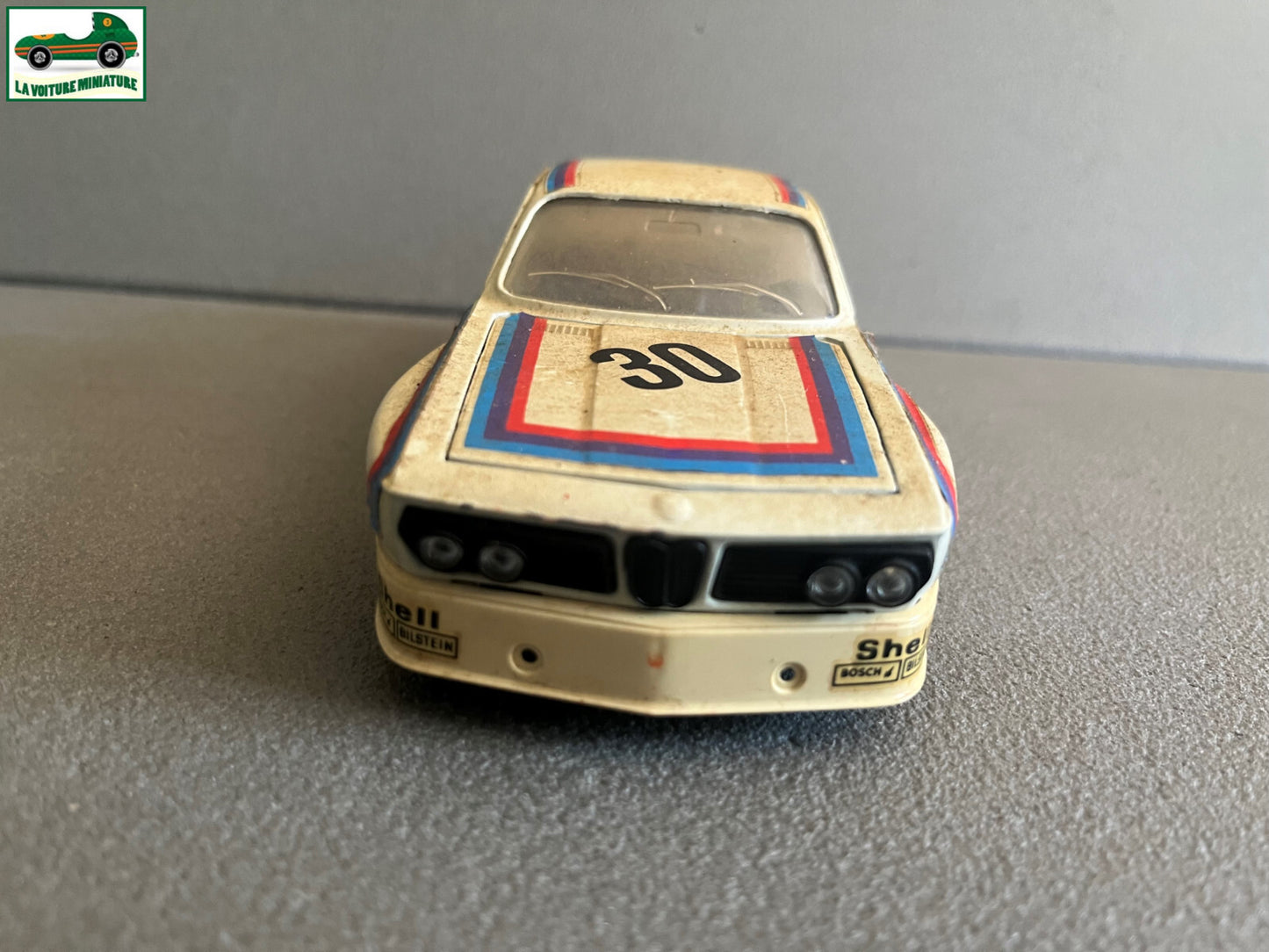 Ancienne Voiture Miniature BMW 3.0 CS Burago au 1/24 Epave