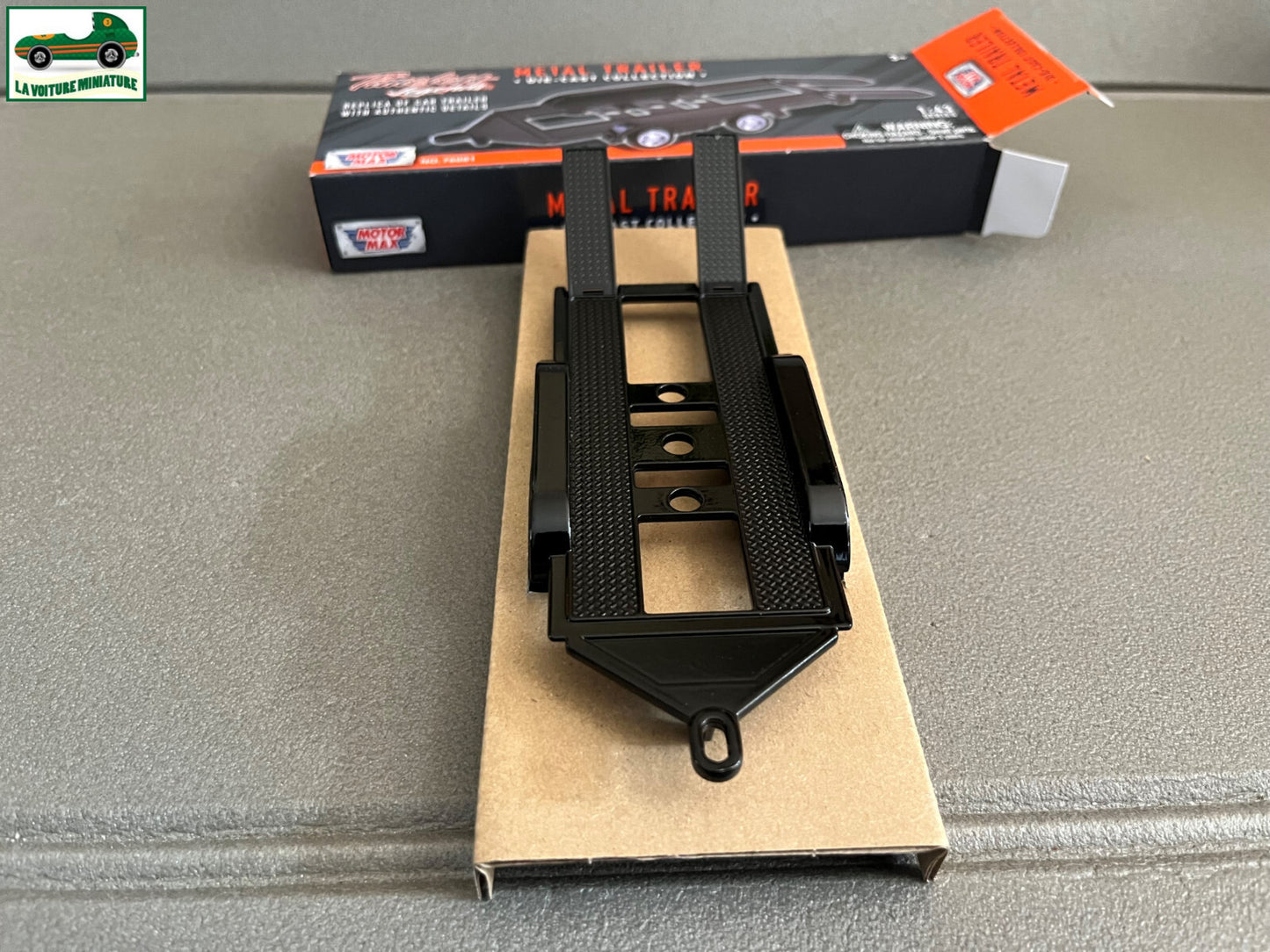 Voiture miniature Remorque Porte Voiture MotorMax Assistance Dépannage au 1/43