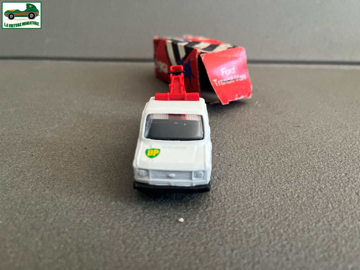 Ancienne Voiture Miniature Corgi Ford Transit Made GT Britain Echelle Majorette