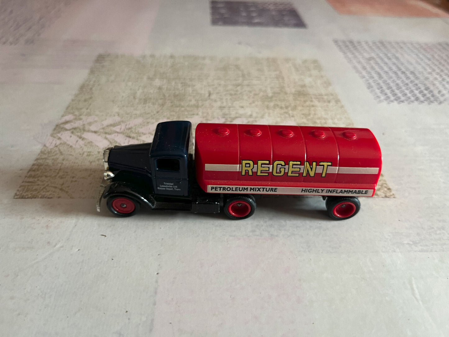 Voiture Miniature Camion Citerne Semi Remorque Ford Regent Lledo England