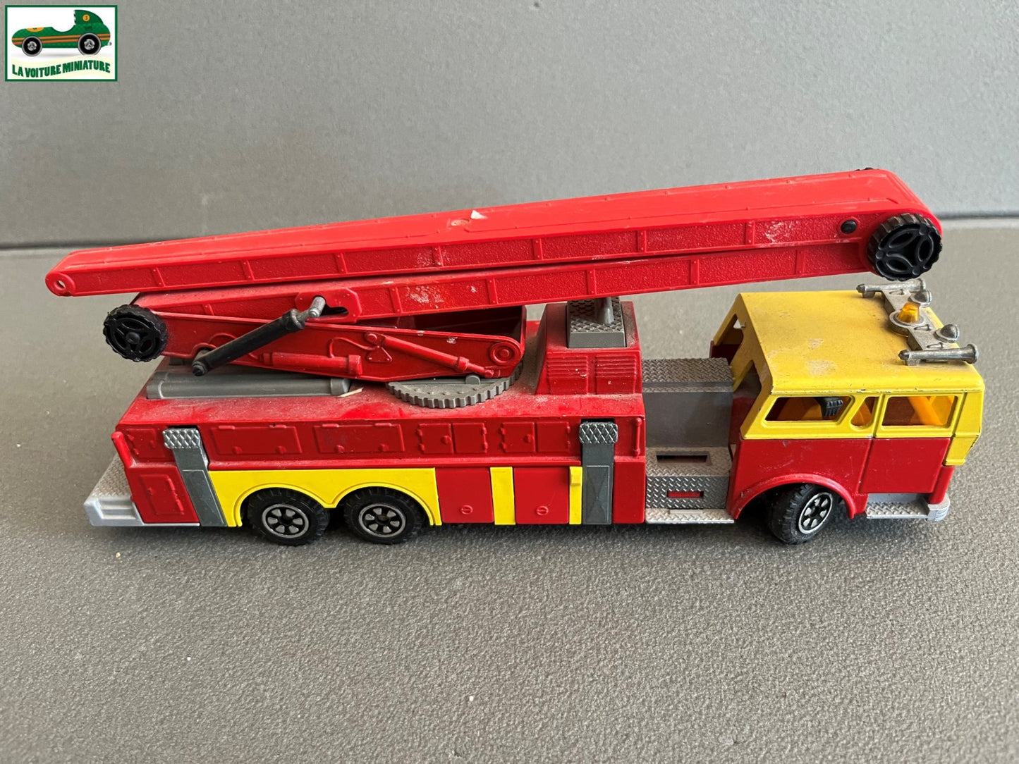 Ancienne Miniature Camion Pompiers Majorette Incendie Nacelle 1/47 Défauts