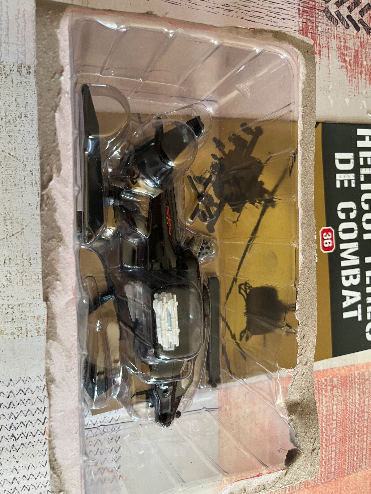 Hélicoptère de combat Miniature CAIC Z-10 1/72