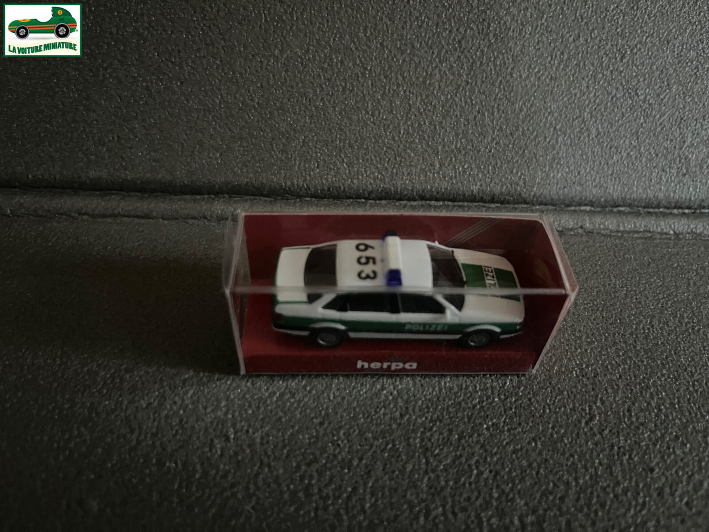 Voiture Miniature Volkswagen Passat Polizei Herpa au 1/87 HO