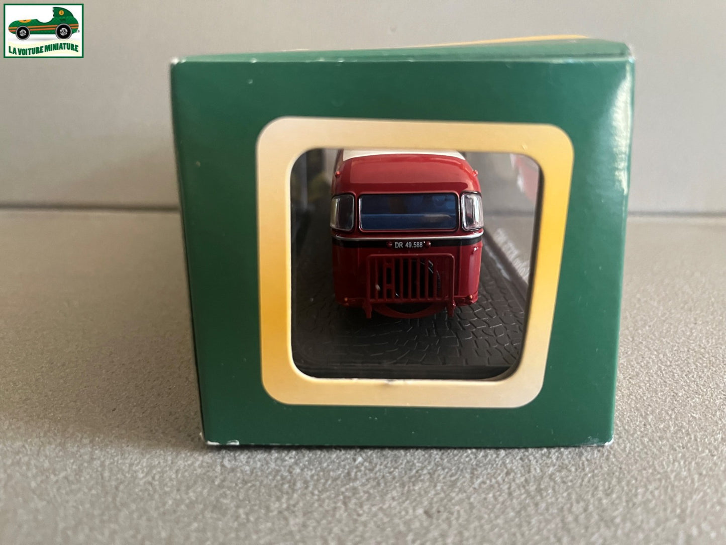 Voiture miniature Volvo B375 1957 Autobus Autocar Bus Collection Atlas 1/72