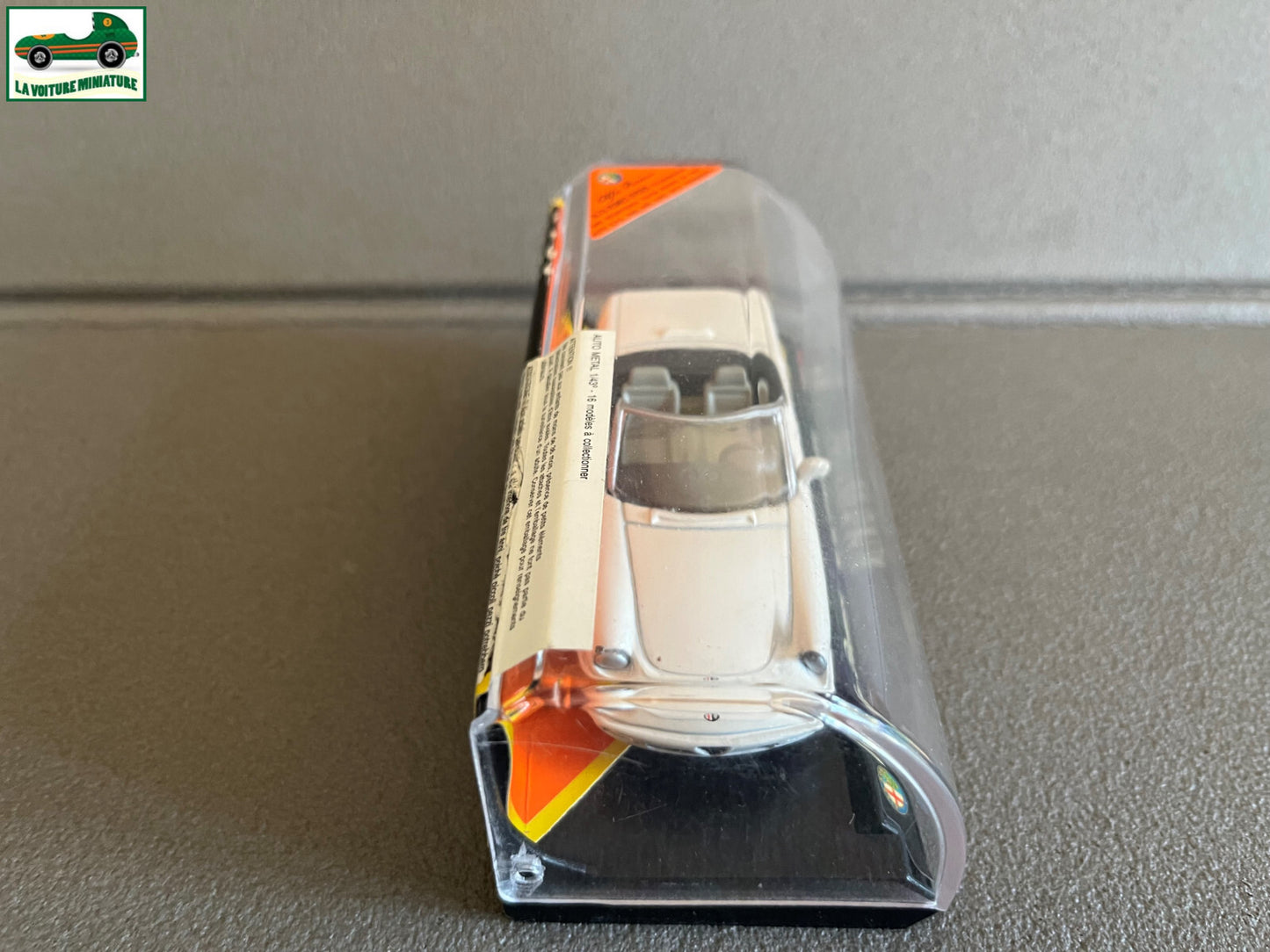 Voiture Miniature Alfa Romeo Spider 1989 New Ray au 1/43