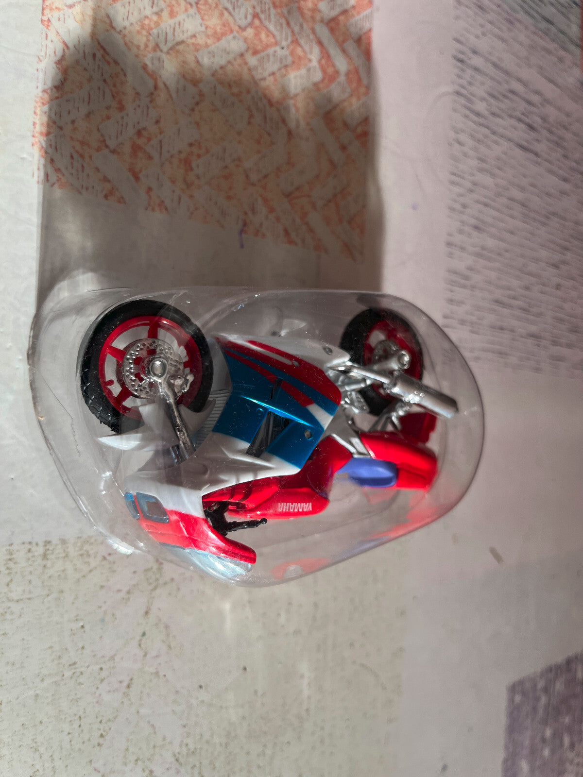 Moto miniature Yamaha FZR 600 M Motos à Collectionner Maisto Altaya au 1/18