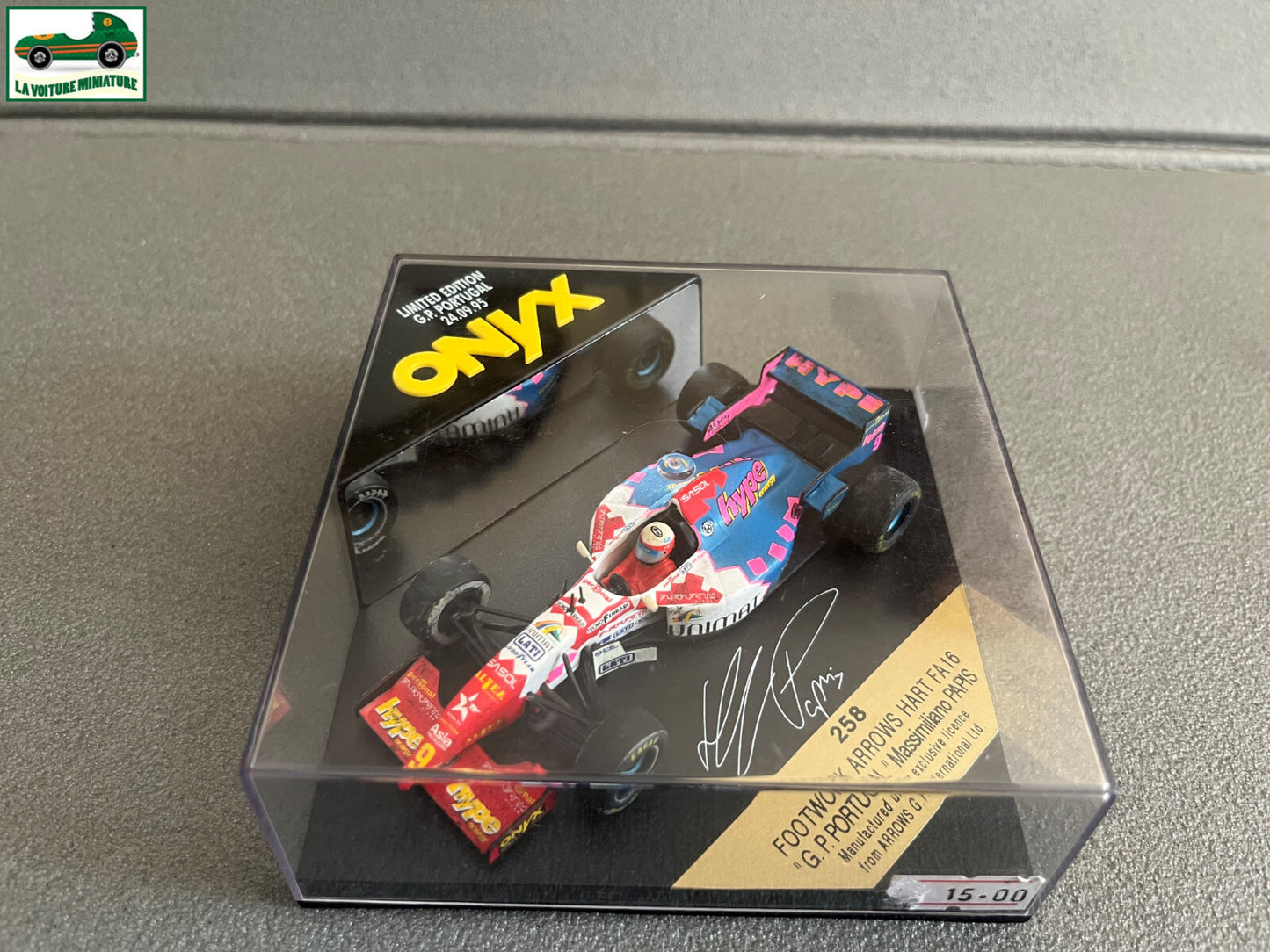 Voiture miniature F1 Onyx 258 Footwork Arrows Hart FA16 Signée Papis au 1/43