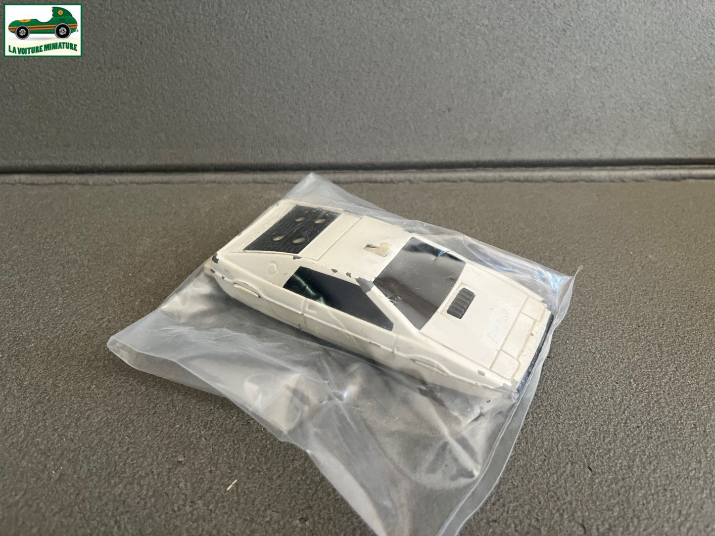 Voiture Miniature Lotus Esprit 007 Bond Corgi GT Britain 1/35 1/36 Epave