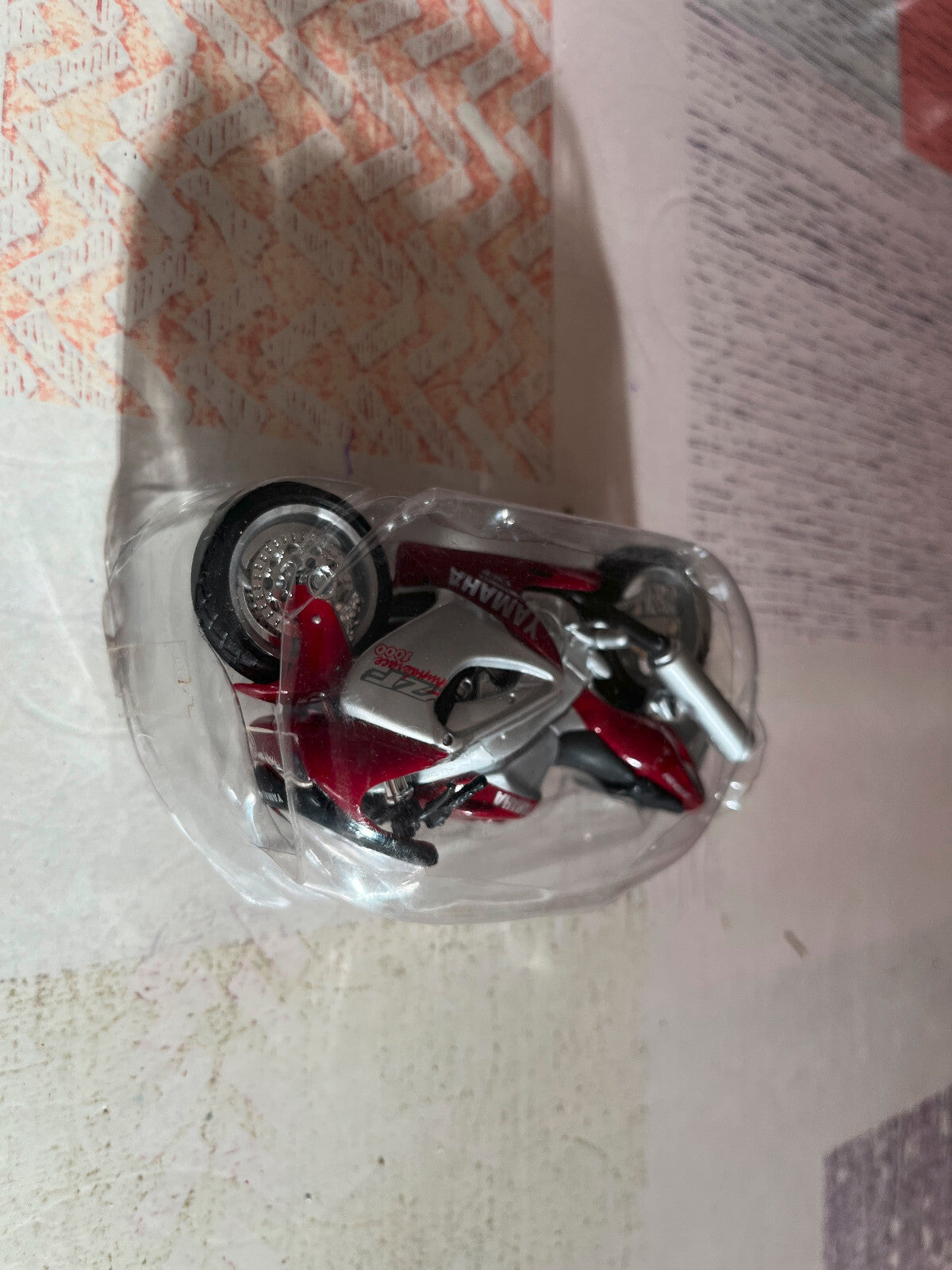Moto miniature Yamaha YZF Motos à Collectionner Maisto Altaya au 1/18