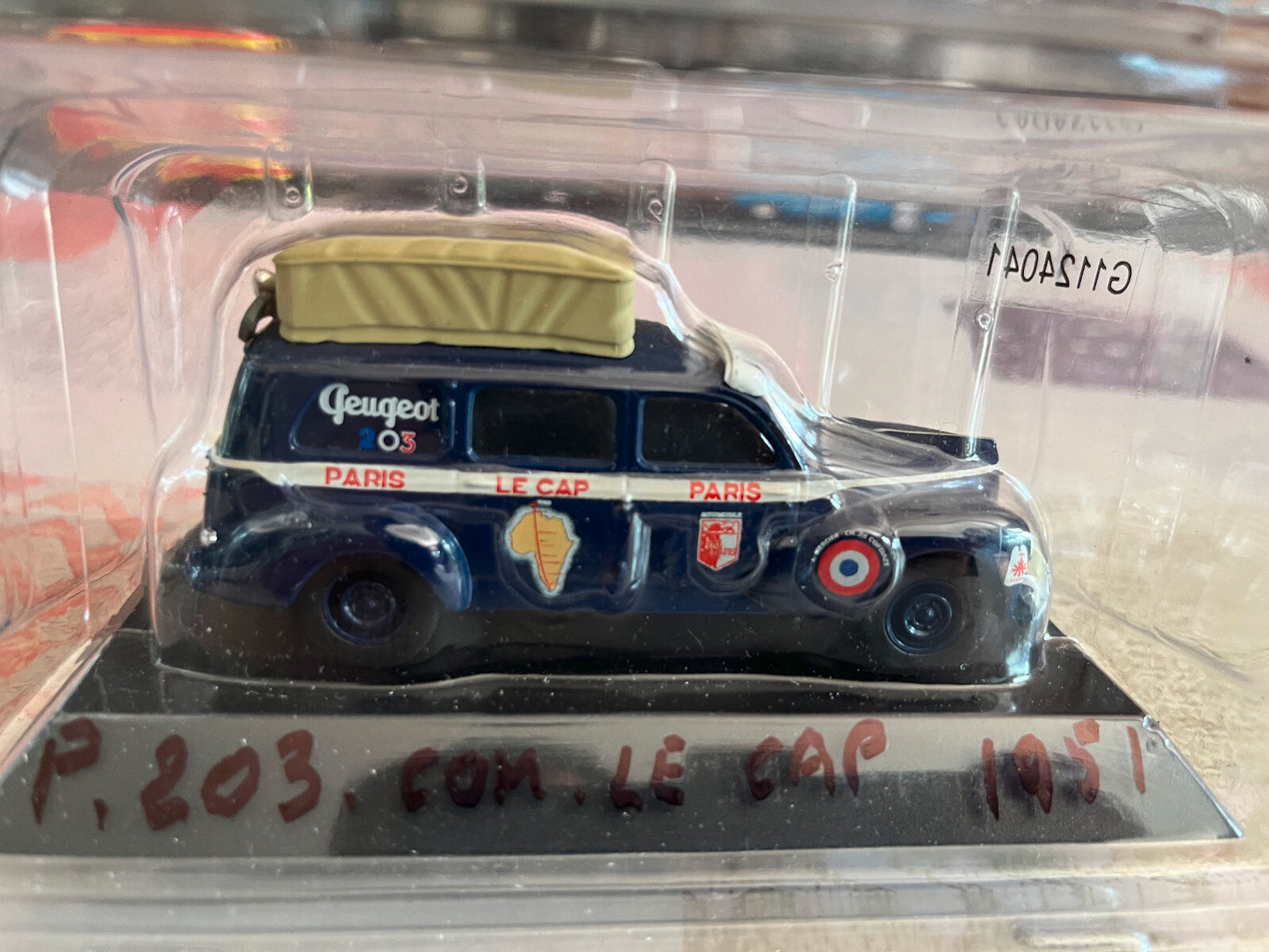 Voiture miniature Peugeot 203 Commerciale 1951 Norev Hachette au 1/43