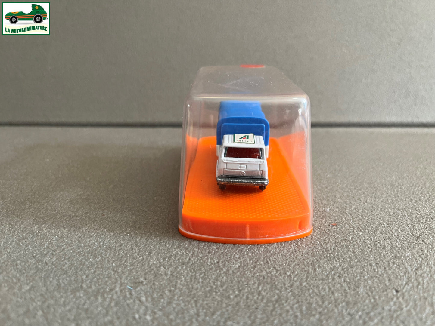 Voiture miniature Camion Mercedes Aeroport Guiloy Spain Echelle Type Majorette